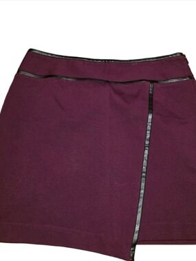White House Black Market Burgundy Faux Leather Trim Asymmetrical Mini Skirt 10